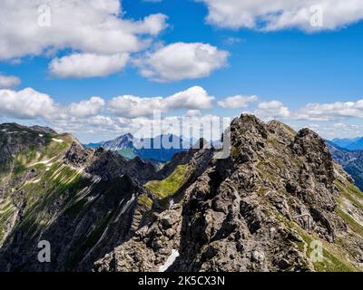 Blick vom Nordwandsteig auf den Hindelanger Klettersteig, Nebelhorn, Allgäuer Alpen, Bayern, Deutschland Stockfoto