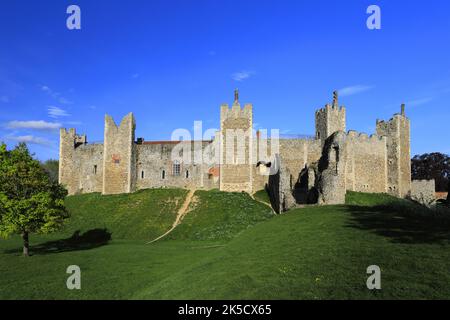 Ansicht von Framlingham Castle (1157-1216,) Framlingham Village, Suffolk County, England, Großbritannien Stockfoto