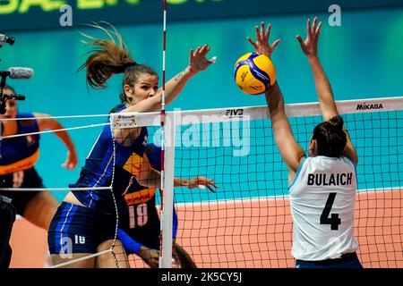 Rotterdam, Niederlande. 07. Oktober 2022. Cristina Chirichella aus Italien spielt am 14. Tag der Volleyball-Frauen-Weltmeisterschaft 2022 im Rotterdam Ahoy am 7. Oktober 2022 in Rotterdam (Foto von Rene Nijhuis/Orange Pictions) im Pool E Phase 2 Spiel zwischen Italien und Argentinien (Foto: Rene Nijhuis/Orange Pictions) Quelle: Orange Pics BV/Alamy Live News Stockfoto