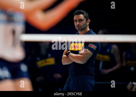 Rotterdam, Niederlande. 07. Oktober 2022. Trainer Davide Mazzanti aus Italien während des Phase-2-Spiels von Pool E zwischen Italien und Argentinien am 14. Tag der FIVB Volleyball-Frauen-Weltmeisterschaft 2022 im Rotterdam Ahoy am 7. Oktober 2022 in Rotterdam, Niederlande (Foto von Rene Nijhuis/Orange Picics) Credit: Orange Pics BV/Alamy Live News Stockfoto