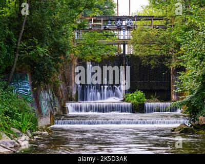 Notentladung von Proviant- und Stadtbach in die Wertach, Augsburg, Bayern, Deutschland Stockfoto