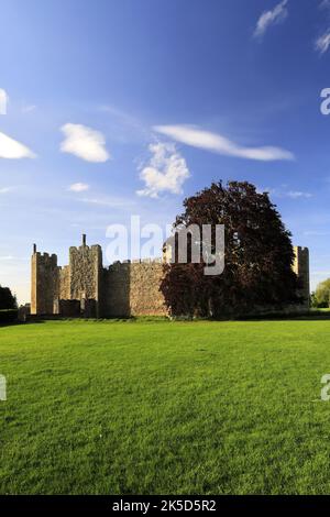 Ansicht von Framlingham Castle (1157-1216,) Framlingham Village, Suffolk County, England, Großbritannien Stockfoto