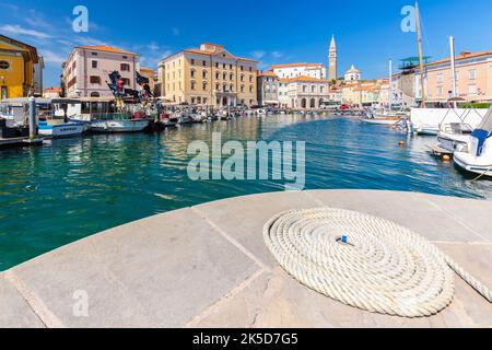 Hafen von Piran bei Tag. Piran, Istrien, Slowenien Stockfoto