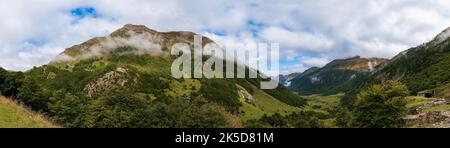 Pyrenäenlandschaft, im Ossau-Tal, im französischen Béarn Stockfoto