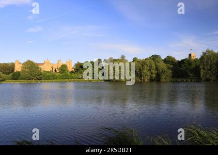 Ansicht von Framlingham Castle (1157-1216,) Framlingham Village, Suffolk County, England, Großbritannien Stockfoto