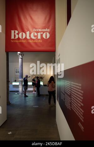 „Fernando Botero, Sinnlichkeit und Schwermut“-Ausstellung eines beliebten kolumbianischen Künstlers im Goya Museum von Zaragoza, Spanien Stockfoto