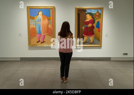 „Fernando Botero, Sinnlichkeit und Schwermut“-Ausstellung eines beliebten kolumbianischen Künstlers im Goya Museum von Zaragoza, Spanien Stockfoto