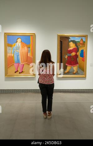 „Fernando Botero, Sinnlichkeit und Schwermut“-Ausstellung eines beliebten kolumbianischen Künstlers im Goya Museum von Zaragoza, Spanien Stockfoto
