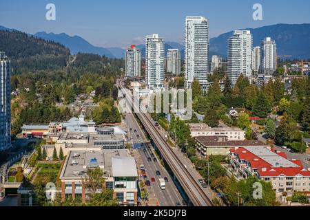 Luftaufnahme der Skyline von Coquitlam und Wohnhäusern. Aufgenommen im Großraum Vancouver, British Columbia, Kanada. Reisefoto, Nobody-Octob Stockfoto