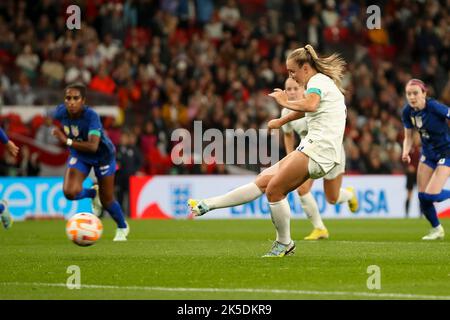 Georgia Stanway of England punktet beim Internationalen Freundschaftsspiel zwischen England Women und den USA im Wembley Stadium, London, am Freitag, 7.. Oktober 2022. Stockfoto