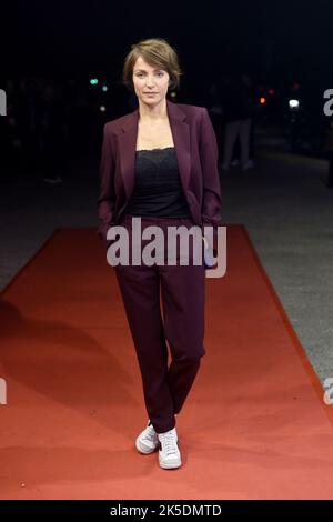 München, Deutschland. 07. Oktober 2022. Die Schauspielerin Julia Koschitz zeigt sich bei einer Fotoserie für die Sky-Serie Souls an der Akademie für Film und Fernsehen. Quelle: Felix Hörhager/dpa/Alamy Live News Stockfoto