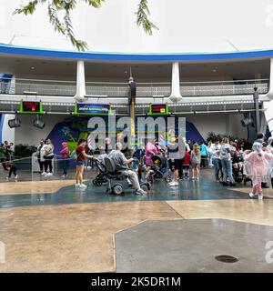 Orlando, FL USA - 23. Januar 2021: Die Buzz Lightyear Space Rangers fahren im Walt Disney World Magic Kingdom in Orlando, Florida. Stockfoto