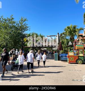 Orlando, FL USA - 25. November 2020: Der Eintritt zum Adventureland in Magic Kingdom in Walt Disney World in Orlando, Florida. Stockfoto
