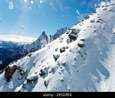 Aussichtspunkt auf dem Skyway Monte Bianco, ein Seilbahnsystem in der Nähe von Courmayeur. Aosta-Tal, Italien Stockfoto