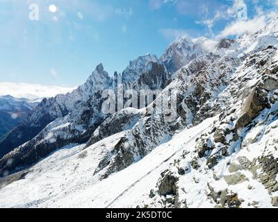 Aussichtspunkt auf dem Skyway Monte Bianco, ein Seilbahnsystem in der Nähe von Courmayeur. Aosta-Tal, Italien Stockfoto