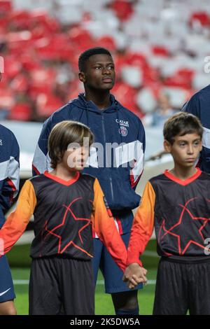 05. Oktober 2022. Lissabon, Portugal. Paris Saint-Germain Verteidiger aus Portugal Nuno Mendes (25) in Aktion während des Spiels der Runde der Gruppe H 3. für die UEFA Champions League, Benfica gegen Paris Saint-Germain © Alexandre de Sousa/Alamy Live News Stockfoto