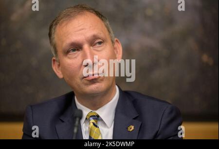 Thomas Zurbuchen, Associate Administrator des Science Mission Directorate der NASA, gab am 29. Juni 2022 am Space Telescope Science Institute ein Briefing über die Vorbereitung des James Webb Space Telescope auf seine Wissenschaftsmission und geplante Einsätze im ersten Jahr. Stockfoto