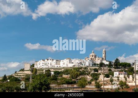 Skyline von Locorotondo, Apulien, Italien - die wunderschöne weiße Stadt in der Provinz Bari, ausgewählt unter den 10 schönsten Dörfern Süditaliens Stockfoto