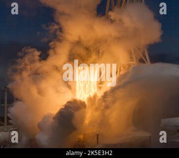 Eine SpaceX Falcon 9-Rakete startet das NASA/Deutsche Geoforschungszentrum, DAS auf dem Space Launch Complex 4E auf der Vandenberg Air Force Base in Kalifornien, USA, aufsetzt. Die Mission: Die Veränderungen in der Neuverteilung der Masse innerhalb und zwischen der Erdatmosphäre, den Ozeanen, dem Land und den Eisschilden sowie innerhalb der Erde selbst zu messen. IM Rahmen einer kommerziellen Mitfahrvereinbarung teilt SICH DER GRACE-FO seine Fahrt in die Umlaufbahn mit fünf Iridium NEXT-Kommunikationssatelliten. 22. Mai 2018 Eine einzigartige und digital optimierte Version eines NASA-Bildes vom Senior NASA-Fotografen Bill Ingalls / Credit NASA Stockfoto