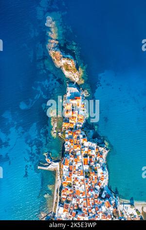 Blick auf die Stadt Chora auf der schönen Insel Andros in den Kykladen, Griechenland, Europa Stockfoto