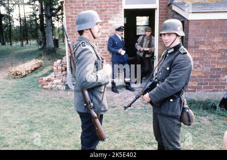 1. Januar 1996, Colditz, Deutschland: Realistische Führungen durch das Schloss Colditz, ein Renaissanceschloss in der Stadt Colditz das Schloss wurde im Zweiten Weltkrieg als Ort eines Nazi-Kriegsgefangenenlagers international diffamiert Die Verwaltung der Burg wurde 1996 von der Historischen Gesellschaft der Burg Colditz übernommen. Im Jahr 2006 wurde das Schloss einer bedeutenden Restaurierung/Renovierung unterzogen und umfasst nun sowohl ein Museum als auch Führungen, die einige der von Gefangenen gebauten Fluchttunnel zeigen. Der äußere Innenhof wurde in eine Jugendherberge/ein Hotel umgewandelt. (Bild: © Keystone Press Agency/ZUMA Press Wire Stockfoto