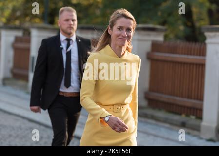 Prag, Tschechische Republik. 07. Oktober 2022. Der Premierminister von Estland, Kaja Kallas, wurde nach dem informellen Treffen des Europäischen Rates in Prag gesehen. Die wichtigsten erörterten Punkte während des Treffens waren der Krieg in der Ukraine, die Energie- und Wirtschaftslage in Europa. (Foto von Tomas Tkacik/SOPA Images/Sipa USA) Quelle: SIPA USA/Alamy Live News Stockfoto