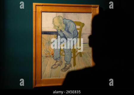 Rom, Italien. 07. Oktober 2022. 'Sorrowing old man ('at Eternity's Gate')' von Vincent Van Gogh in der Ausstellung 'Van Gogh. Meisterwerke aus dem Kroller-Muller Museum' (Foto: Matteo Nardone/Pacific Press/Sipa USA) Quelle: SIPA USA/Alamy Live News Stockfoto