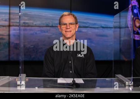 Am 26. Februar 2022 findet im Kennedy Space Center der NASA in Florida eine Vorabkonferenz für das geostationäre operationelle Umwelt-Satelliten-T (GOES-T) der National Oceanic and Atmospheric Administration (NOAA) statt. Scott Messer, Programmmanager, NASA Launch Services, United Launch Alliance, beantwortet während der Pressekonferenz Fragen. GOES-T soll am 1. März 2022 um 4:38 Uhr mit einer United Launch Alliance ATLAS V 541-Rakete vom Space Launch Complex 41 auf der Cape Canaveral Space Force Station in Florida STARTEN. GOES-T ist der dritte Satellit der GOES-R-Serie, der conti besuchen wird Stockfoto