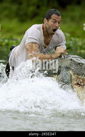 JOHNNY MESSNER, Krokodil, ANACONDAS: DIE JAGD NACH DER BLUT ORCHIDEE, 2004 Stockfoto