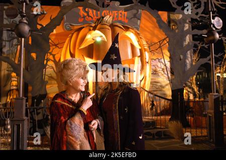 REYNOLDS, BRAUN, HALLOWEENTOWN HOCH, 2004 Stockfoto