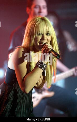 HILARY DUFF, DAS MÄDCHEN KANN ROCKEN, 2004 Stockfoto