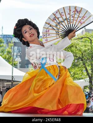 Koreanische Tänzer treten live auf der Redpath-Bühne in Toronto auf Stockfoto