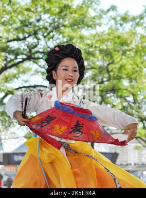 Koreanische Tänzer treten live auf der Redpath-Bühne in Toronto auf Stockfoto