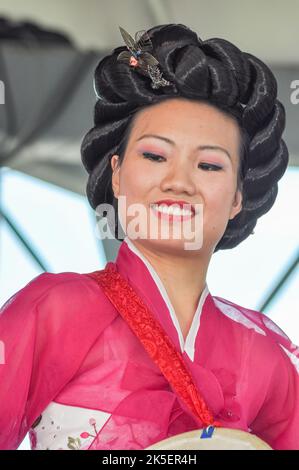 Koreanische Tänzer treten live auf der Redpath-Bühne in Toronto auf Stockfoto