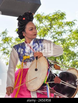 Koreanische Tänzer treten live auf der Redpath-Bühne in Toronto auf Stockfoto