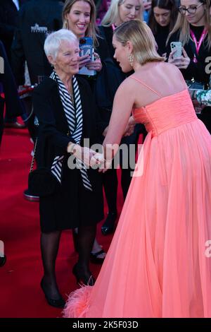 Florence Pugh und ihre Großmutter Oma Pat besuchen die Wonder Premiere im Rahmen des BFI London Film Festival 66. in Paris, Frankreich am 06. Oktober 2022. Foto von Aurore Marechal/ABACAPRESS.COM Stockfoto