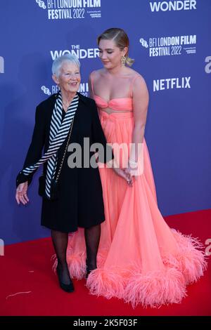 Florence Pugh und ihre Großmutter Oma Pat besuchen die Wonder Premiere im Rahmen des BFI London Film Festival 66. in Paris, Frankreich am 06. Oktober 2022. Foto von Aurore Marechal/ABACAPRESS.COM Stockfoto