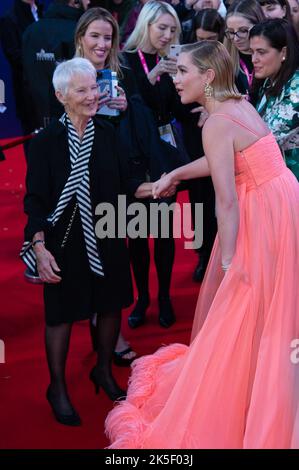 Florence Pugh und ihre Großmutter Oma Pat besuchen die Wonder Premiere im Rahmen des BFI London Film Festival 66. in Paris, Frankreich am 06. Oktober 2022. Foto von Aurore Marechal/ABACAPRESS.COM Stockfoto