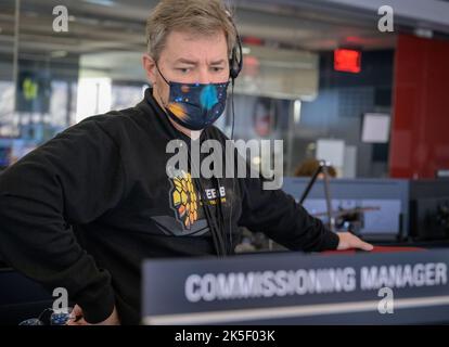 Das James Webb Space Telescope der NASA wurde am 8. Januar 2022 von John Durning überwacht. Webb wird mit einem 21,3 Meter hohen Infrarotspiegel die kosmische Geschichte vom Sonnensystem bis zu den frühen Galaxien untersuchen. Stockfoto