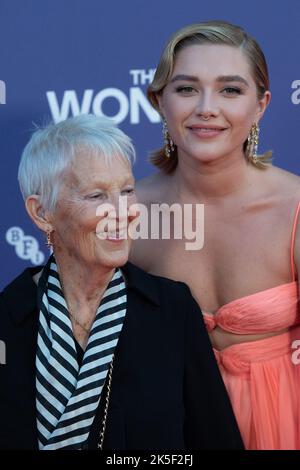 Florence Pugh und ihre Großmutter Oma Pat besuchen die Wonder Premiere im Rahmen des BFI London Film Festival 66. in Paris, Frankreich am 06. Oktober 2022. Foto von Aurore Marechal/ABACAPRESS.COM Stockfoto