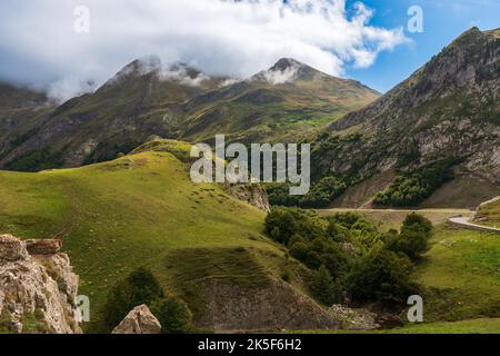 Pyrenäenlandschaft, im Ossau-Tal, im französischen Béarn Stockfoto