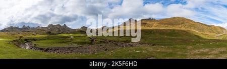 Pyrenäenlandschaft, im Ossau-Tal, im französischen Béarn Stockfoto