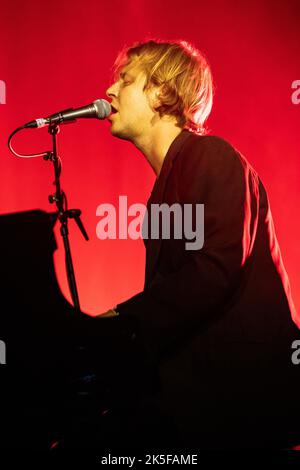 Mailand Italien. 06. Oktober 2022. Der englische Singer-Songwriter TOM ODELL spielt live auf der Bühne von Alcatraz während der „European Tour 2022“ Stockfoto