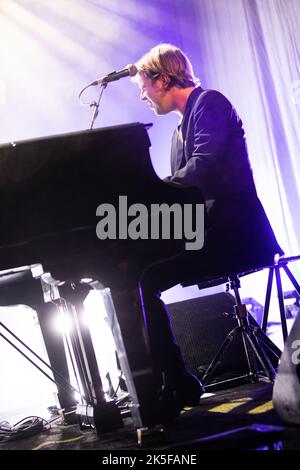 Mailand Italien. 06. Oktober 2022. Der englische Singer-Songwriter TOM ODELL spielt live auf der Bühne von Alcatraz während der „European Tour 2022“ Stockfoto