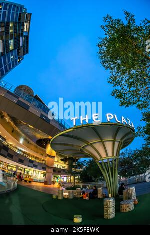 Waterway Point ist ein vorstädtisches Einkaufszentrum im Stadtzentrum von Punggol New Town, Singapur. Stockfoto