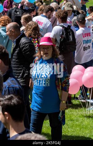 Melbourne, Australien, 8. Oktober 2022. Ein Pro-Life-Protestler bei Pro-Choice-Gegen-Kundgebungen, um gegen den Pro-Life-Protest zu protestieren, der heute vom Landtagsabgeordneten Bennie Finn in der Nähe des landtags organisiert wurde. Kredit: Michael Currie/Geschwindigkeit Medien/Geschwindigkeit Medien Gutschrift: Geschwindigkeit Medien/Alamy Live Nachrichten Stockfoto