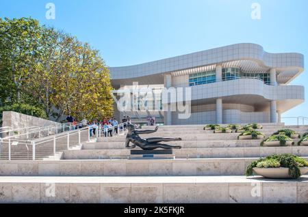 Das Getty Center in Brentwood mit Blick auf Los Angeles ist berühmt für seine moderne Architektur und weltberühmte Kunst Stockfoto