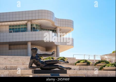 Das Getty Center in Brentwood mit Blick auf Los Angeles ist berühmt für seine moderne Architektur und weltberühmte Kunst Stockfoto