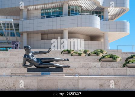 Das Getty Center in Brentwood mit Blick auf Los Angeles ist berühmt für seine moderne Architektur und weltberühmte Kunst Stockfoto