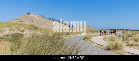 Petten, Niederlande - 10. August 2022: Panorama-Düne in Petten an der niederländischen Küste von Nordholland in den Niederlanden Stockfoto